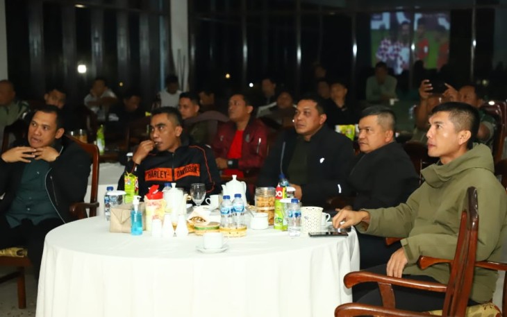 Pangdam I/BB Mayjen TNI Achmad Daniel Chardin saat nobar piala dunia
