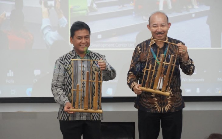 Dokumentasi: Peresmian pembukaan kegiatan Integrated Career Expo 2022 oleh Prof. Ir. I Gusti Nyoman Wiratmaja Puja, Ph.D., Rektor Universitas Pertamina dan Dr. Ir. Hariyadi B. Sukamdani, Ketua Umum APINDO.