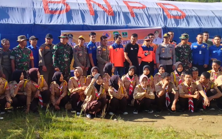 Pelepasan tim di halaman GOR tuanku Rao Lubuksikaping , Senin 3 Oktober 2022.