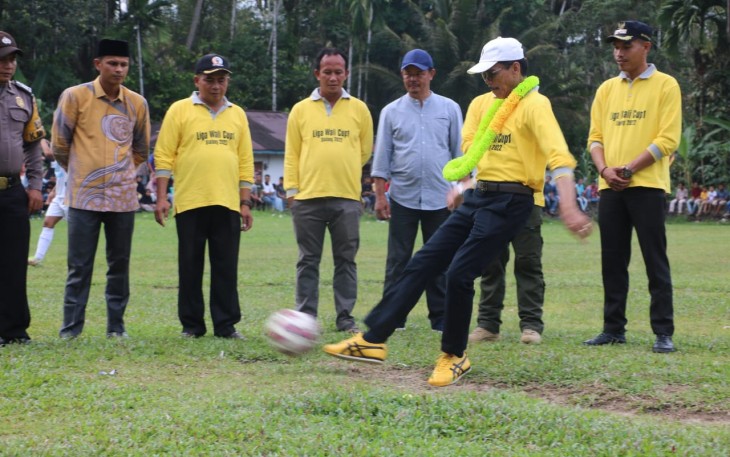 Diawali tendangan pertama oleh Bupati Limapuluh Kota Safaruddin, resmi dibuka.