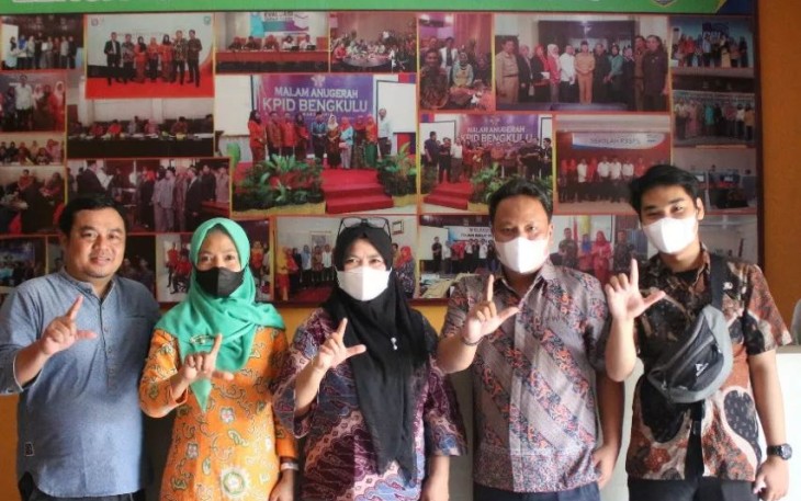 Dinas Komunikasi, Informatika dan Statistik Kabupaten Bengkulu Tengah mendatangi Komisi Penyiaran Indonesia Daerah (KPID) Bengkulu