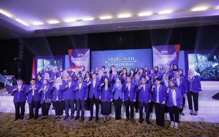 Foto bersama usai pelantikan
