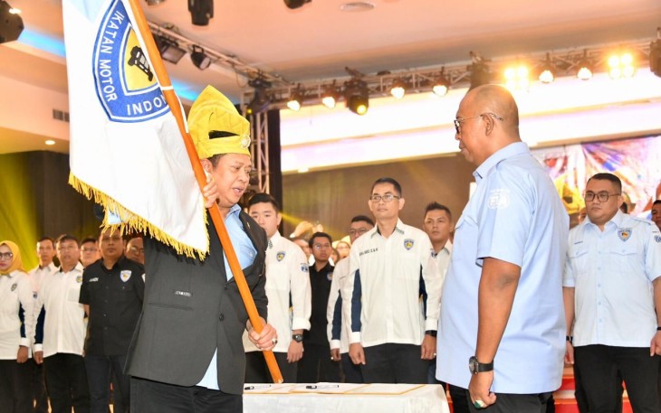 Bamsoet saat melantik Pengurus IMI Provinsi Kepri periode 2022-2026 di Batam, Minggu (20/11/22). 