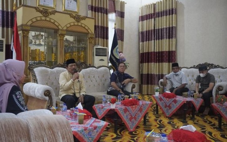 Bupati Bengkulu Utara Ir H Mian saat memberikan arahan kepada Pimpinan Organisasi Perangkat Daerah (OPD), di Balai Daerah, Arga Makmur, Senin (18/04/2022).