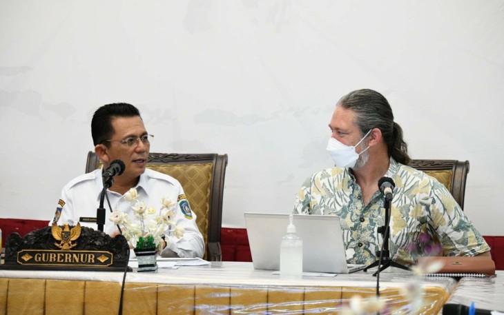 Gubernur Ansar pada Rapat dan Presentasi Program Compact-2 MCC di Gedung Daerah, Tanjungpinang, Kamis (7/4). 