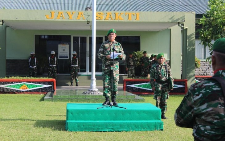 Kasdim 1310/Bitung saat membacakan amanat di upacara peringatan hari sumpah pemuda ke-94