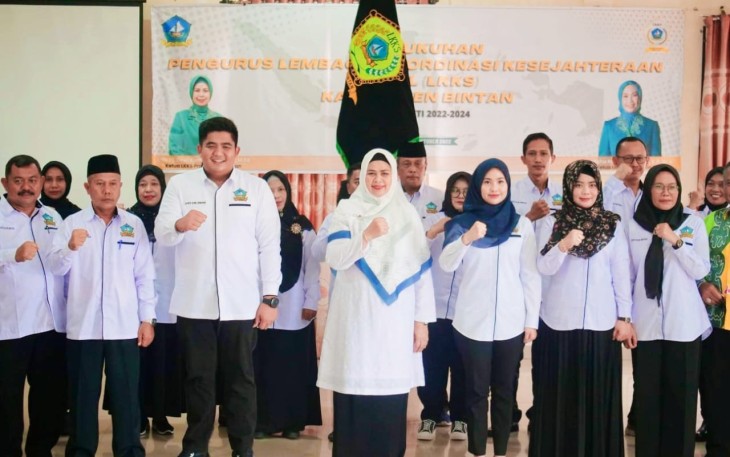 Foto bersama usai pengukuhan LK2S Kabupaten Bintan