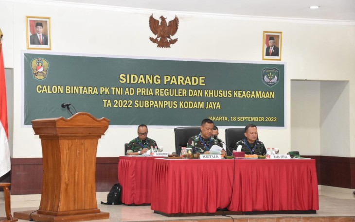 Pangadam Jaya saat Pimpin Sidang Parade Calon Bintara PK TNI AD TA 2022 Subpanpus Kodam Jaya