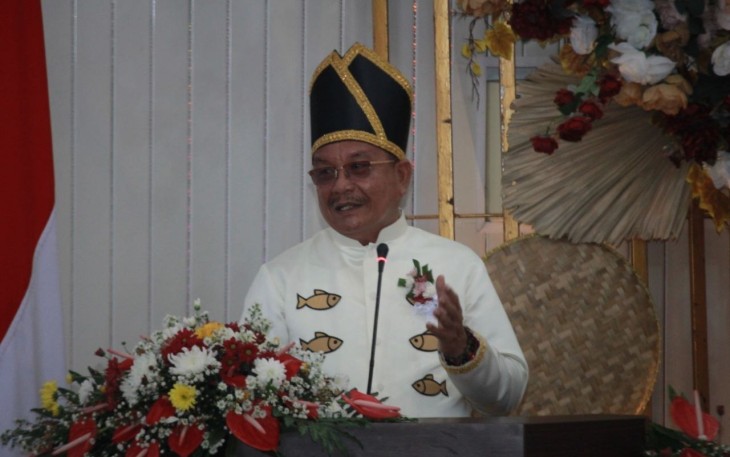 Walikota Bitung, Maurits Mantiri saat memberikan sambutan di paripurna