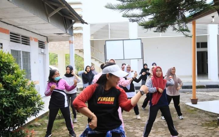 Diskominfo Labuhanbatu saat Gelar Senam Pagi Untuk Menjaga Kebugaran Jasmani