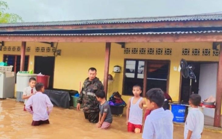 Evakuasi Warga Terdampak Longsor dan Banjir