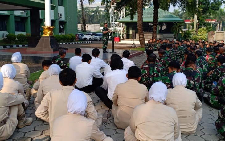 Dandim 0505/JT dalam giat Jam Komandan, Senin (19/09/22).