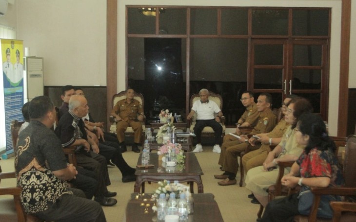 Bupati saat Terima Audiensi Panitia Okumene dan Bamag Asahan