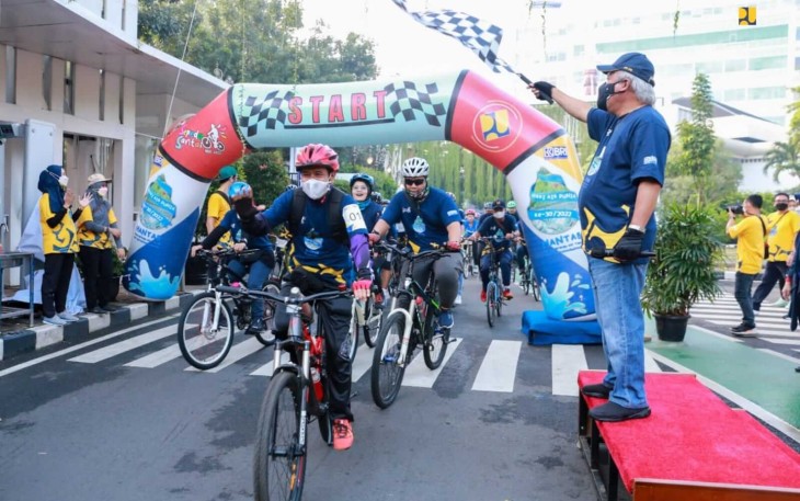 Sepeda Santai dalam rangka Hari Air Dunia (HAD) tahun 2022, Minggu (27/3/2022).