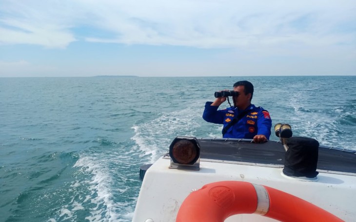 Ditpolairud Polda Banten saat Cari Korban Terjatuh Dari Kapal 