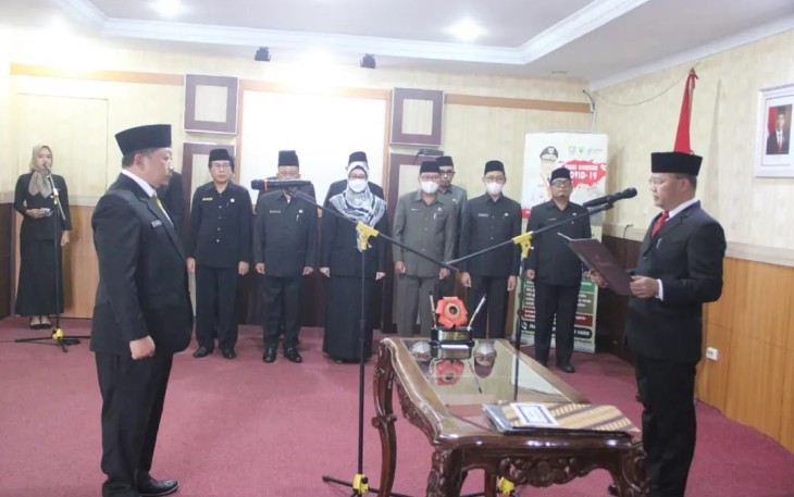 Gubernur Bengkulu Rohidin Mersyah saat Lantik Fachriza sebagai Penjabat Sekda Provinsi Bengkulu