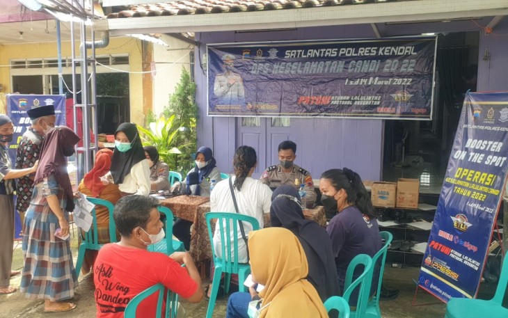Vaksinasi Booster di Kampung Pandean Lamper Sari