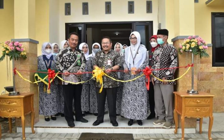 Andriyanto, Penjabat Sekda Kabupaten Trenggalek saat meresmikan Gedung IBI Trenggalek, Jum'at (24/6/2022)