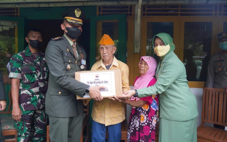 Prajurit Wijayakusuma saat Anjangsana Veteran dan Warakawuri