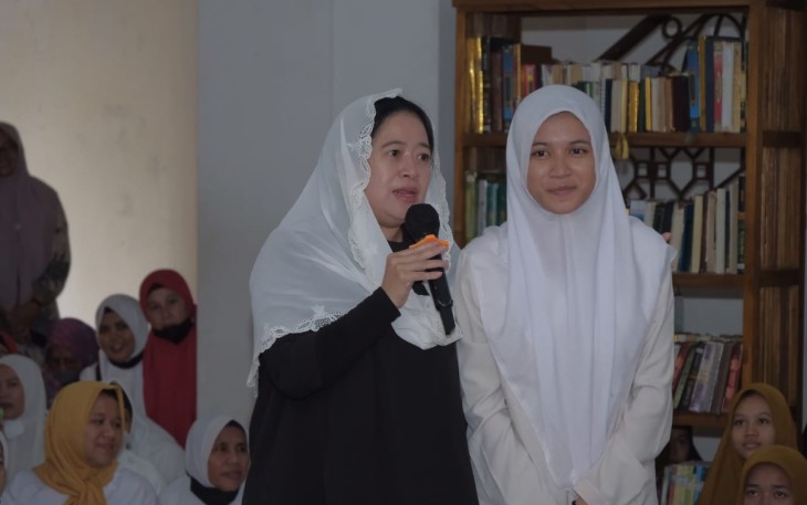 Puan saat mengunjungi pelajar madrasah