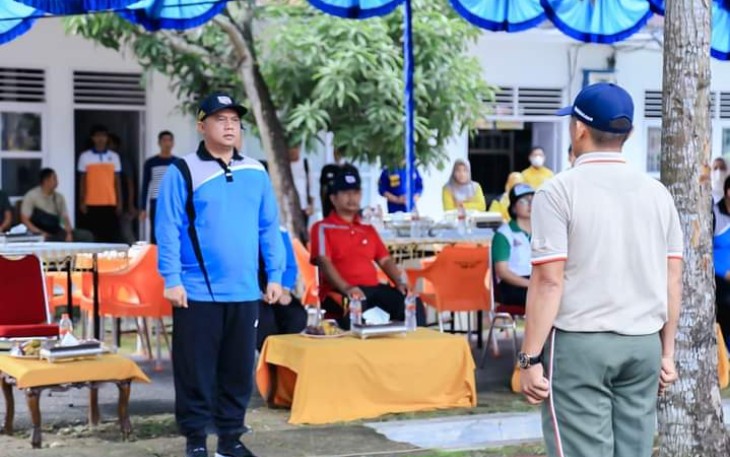 Bupati Labuhanbatu dr.H.Erik Adtrada Ritonga,MKM saat bertindak sebagai Inspektur Upacara Haornas tahun 2022 