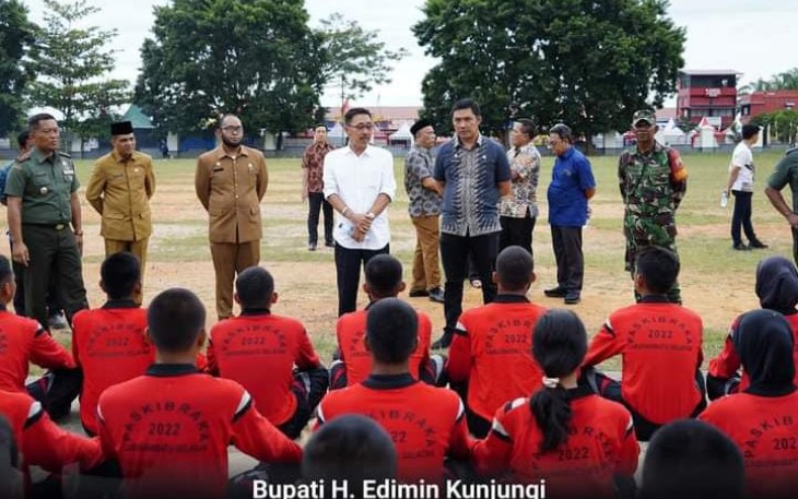 Bupati Labusel saat Kunjungi Capaskribraka yang Sedang Latihan 