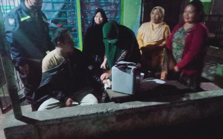Bhabinkamtibmas Polsek PUT saat Lakukan Pendampingan Tim PKM