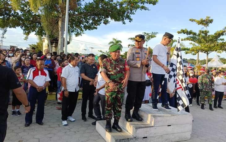 Pabung Hadiri Pelepasan Parade Natal di Kabupaten Gunung Mas 