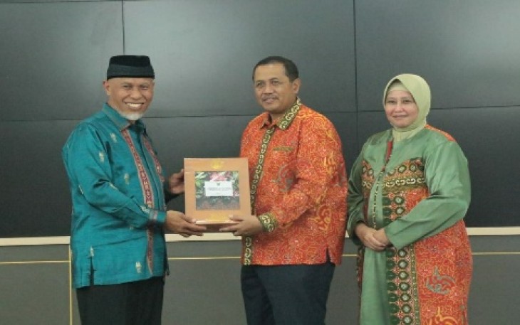 Suasana pada Malam Pisah Sambut Danlantamal II Padang di Auditorium Gubernuran, Padang.
