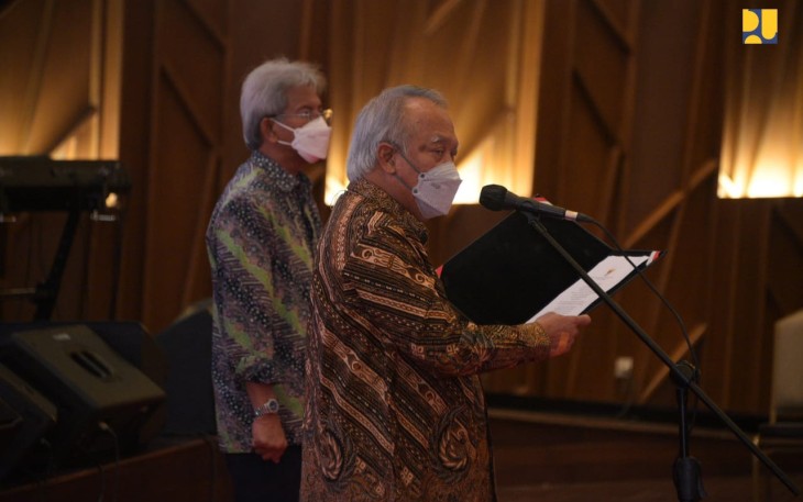 Menteri PUPR Basuki Hadimuljono saat melantik Dewan Pengurus Pusat (DPP) Himpunan Pengembangan Jalan Indonesia (HPJI) masa bhakti 2019-2023 di Auditorium Kementerian PUPR, Kamis malam (8/9/2022).