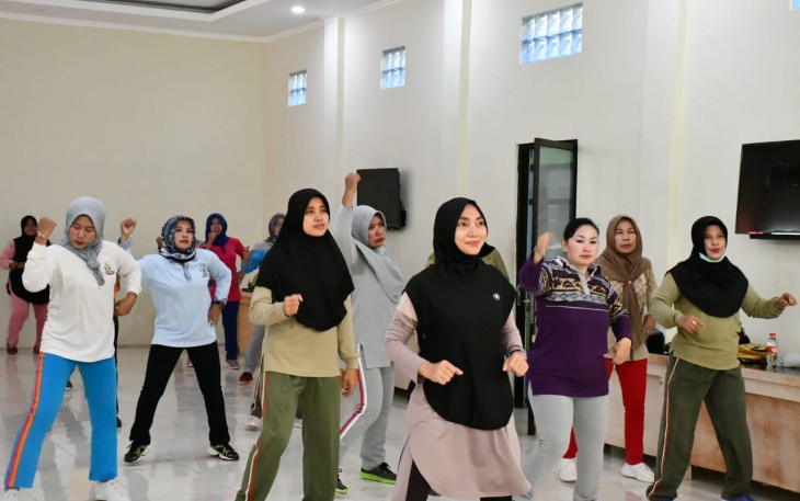 Persit KCK Cab. XVI Kodim Ponorogo saat Gelar Olahraga Bersama