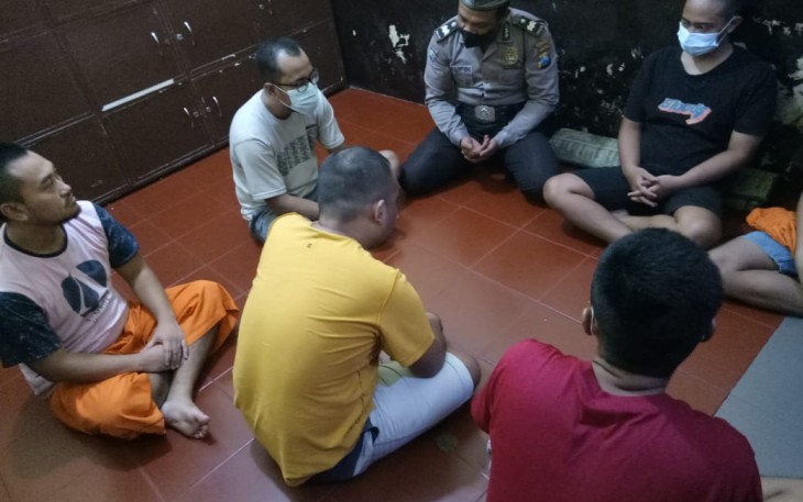 Para Tahanan Dapat Binrohtal dari Sat Binmas Polres Tulungagung 