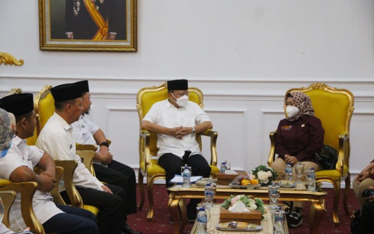 Gubernur Bengkulu Rohidin Mersyah saat terima audiensi Deputi Bidang Pelayanan Publik Kemenpan RB Diah Natalisa di Gedung Daerah Balai Raya Semarak Bengkulu, Rabu (15/06).