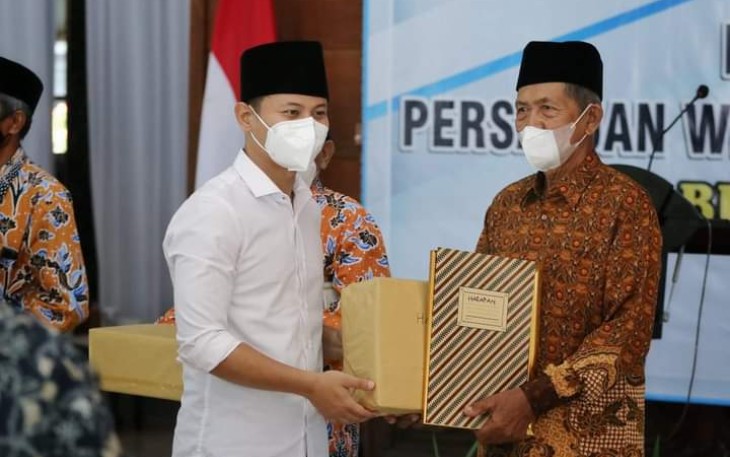 Bupati Trenggalek, Mochamad Nur Arifin saat mengukuhkan Pengurus baru, PWRI Kabupaten Trenggalek di Pendapa Manggala Praja Nugraha, Rabu (5/1/2022)