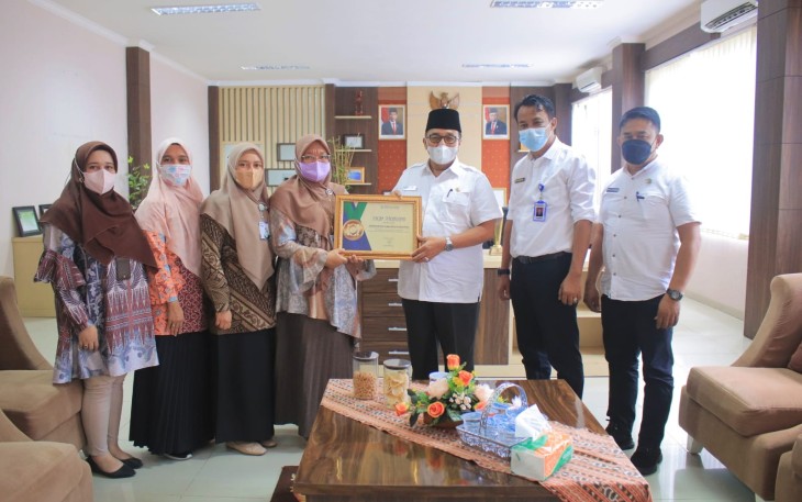 Bupati Benny Utama Terima Penghargaan BPJS Atas Program UHC bagi Masyarakatnya