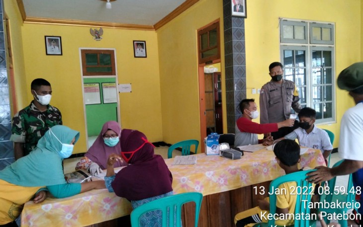 Polsek Patebon, monitoring vaksinasi dan pelaksanaan Swab disejumlah tempat wilayah hukum Polsek Patebon