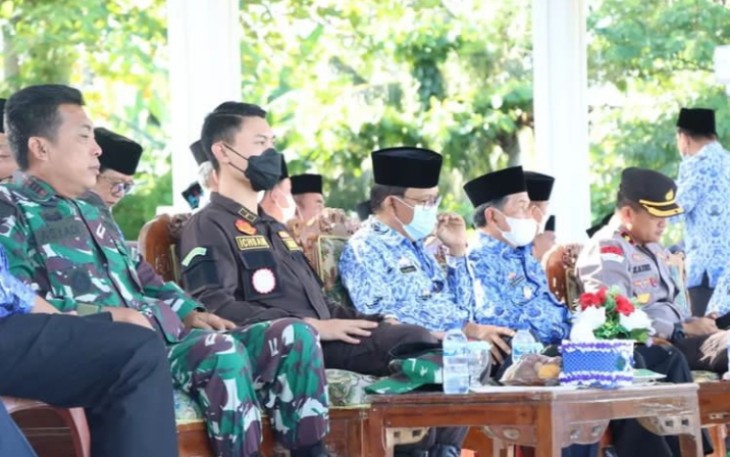 Kegiatan Rutin Upacara Paripurna Bulanan di lingkungan Pemkab Pesibar