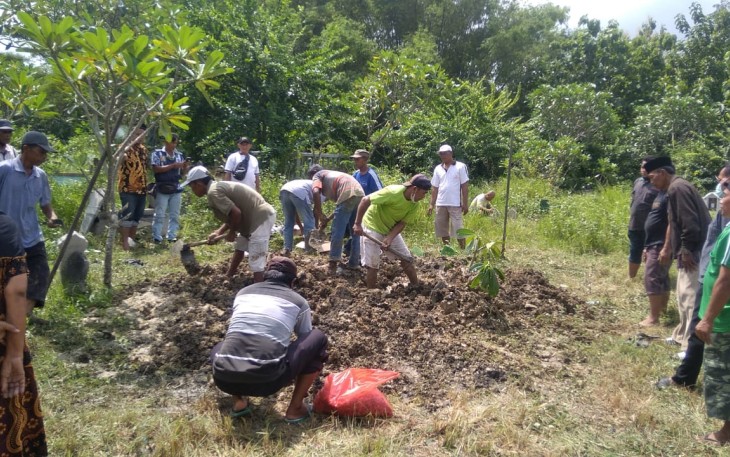 Prosesi pemakaman salah satu korban pesta miras di Plasa Cepu.