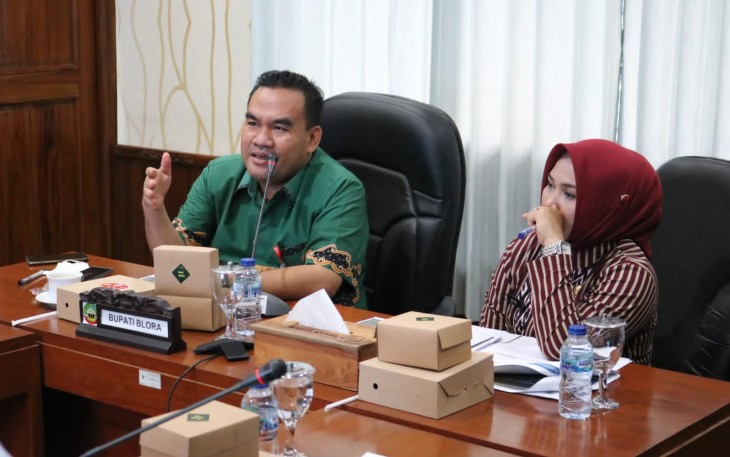 Bupati Blora, Arief Rohman bersama wakil Bupati Tri Yuli Setyowati, memimpin langsung rapat koordinasi percepatan pembangunan Bendung Gerak