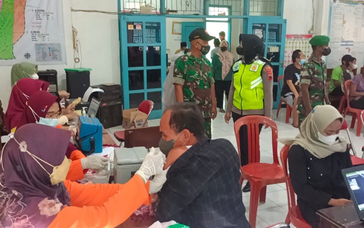 Pelaksanaan vaksinasi warga, di Desa Plelen, Kecamatan Gringsing Kabupaten Batang