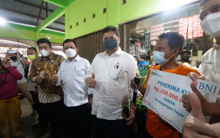 Penyerahan bantuan KUR Rp100 juta hingga Rp 250 juta/usaha secara simbolis