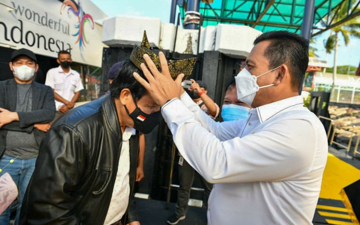 Gubernur Kepulauan Riau H. Ansar Ahmad, sambut langsung kedatangan Ketua MA RI, H.M. Syarifuddin, beserta rombongan
