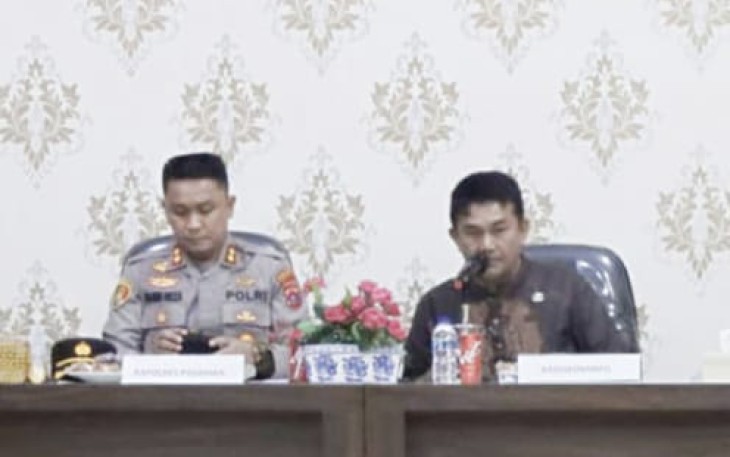Foto : Kapolres Pasaman saat rapat bersama pemilik rumah makan, restoran, cafe dan pengelola wisata, di aula Mapolres Pasaman