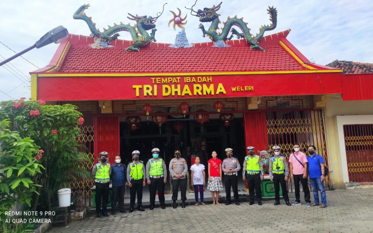Pengaman tempat Ibadah, oleh anggota Polsek Weleri, Kendal