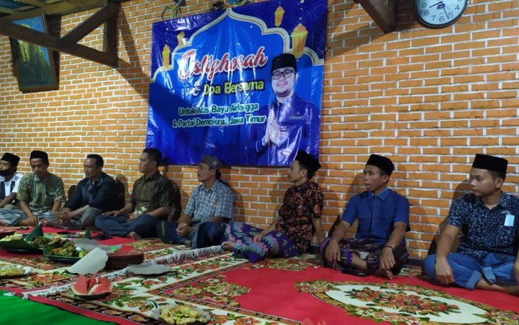 Para pendukung Bayu Airlangga dari 25 DPC Partai Demokrat se-Jawa Timur menggelar doa bersama
