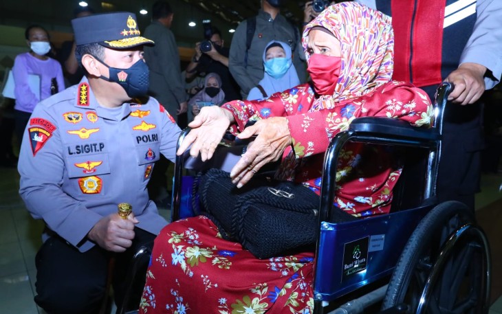 Kapolri saat meninjau secara langsung Vaksinasi di Balairung Budi Utomo, Hotel Bumi Wiyata, Depok, Jawa Barat