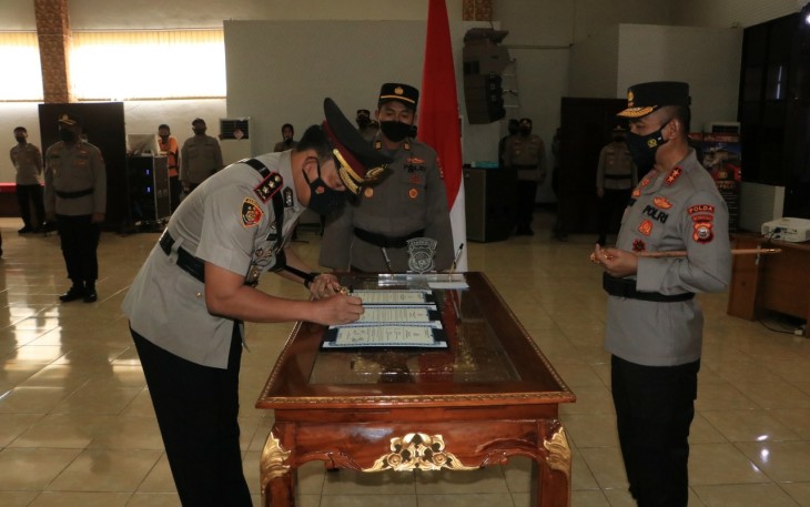 Kapolda Bengkulu saat memimpin sertijab Kapolres Lebong