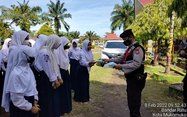 Tim Patroli Sat Samapta Polres Mukomuko Polda Bengkulu, sambang Sekolah di SMPN 03 Mukomuko