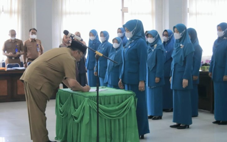 Pengukuhan TP-PKK Kecamatan/Kabupaten Pasaman masa bhakti 2021-2024 dan Sertijab Tujuh Camat, di Hall Lt 3 Kantor Bupati Pasaman