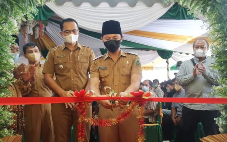 Bupati Trenggalek, Mochamad Nur Arifin, saat meresmikan KSU Sumber Makmur Kecamatan Panggul, Selasa (8/2/2022) (Foto : Hardi Rangga, klikwarta.com).